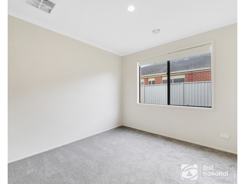 23 Monahans Road, Cranbourne West VIC 3977