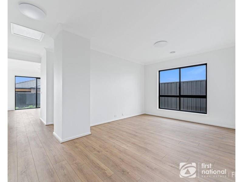 20 Nightfall Avenue, Clyde North VIC 3978