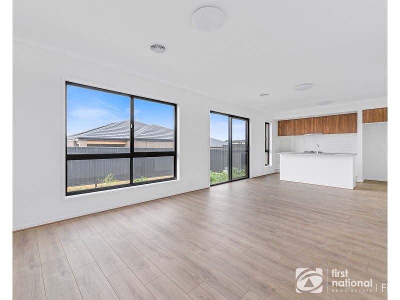 20 Nightfall Avenue, Clyde North VIC 3978