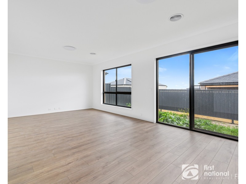 20 Nightfall Avenue, Clyde North VIC 3978