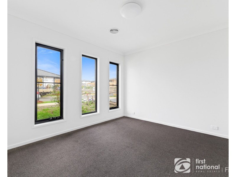 20 Nightfall Avenue, Clyde North VIC 3978