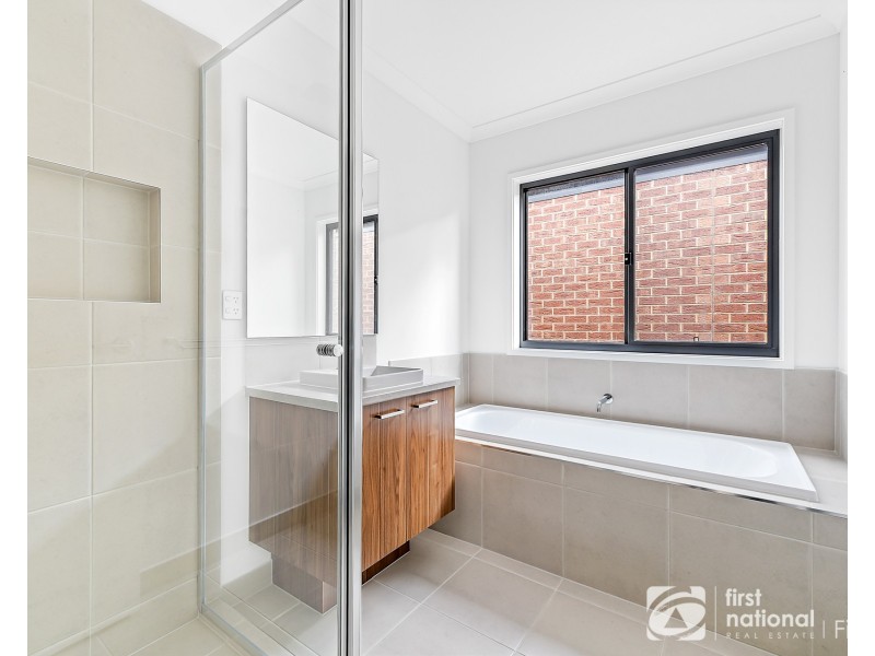 20 Nightfall Avenue, Clyde North VIC 3978