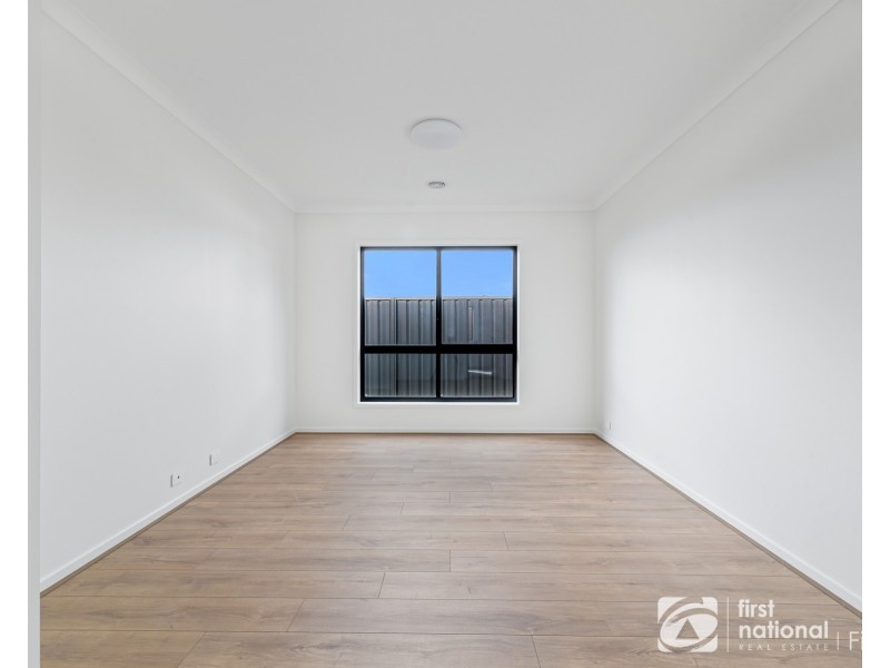 20 Nightfall Avenue, Clyde North VIC 3978