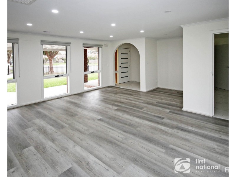 10 Mawson Court, Cranbourne North VIC 3977