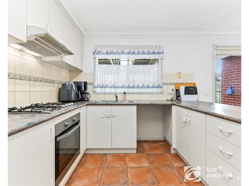 32 Raffindale Crescent, Cranbourne VIC 3977