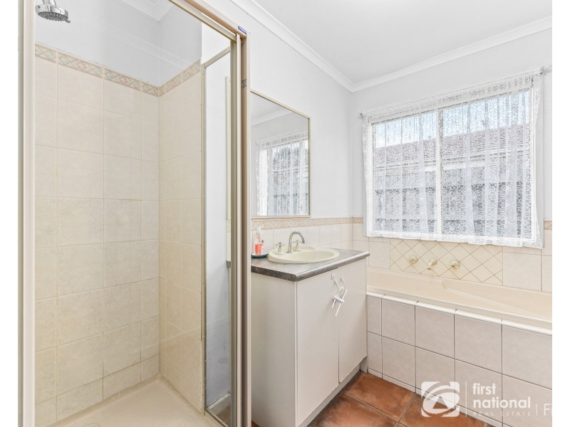 32 Raffindale Crescent, Cranbourne VIC 3977