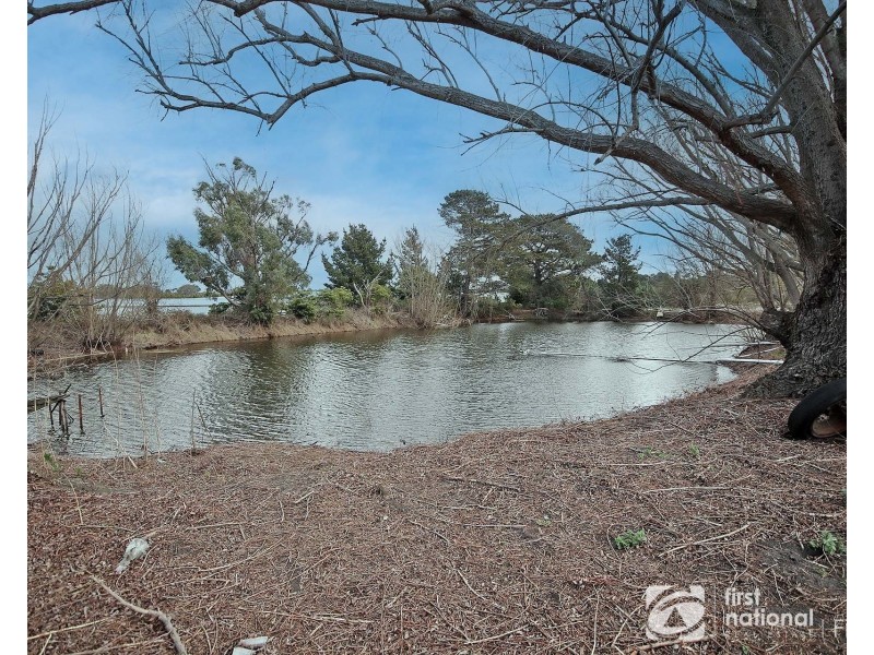 85 Devon Road, Devon Meadows VIC 3977