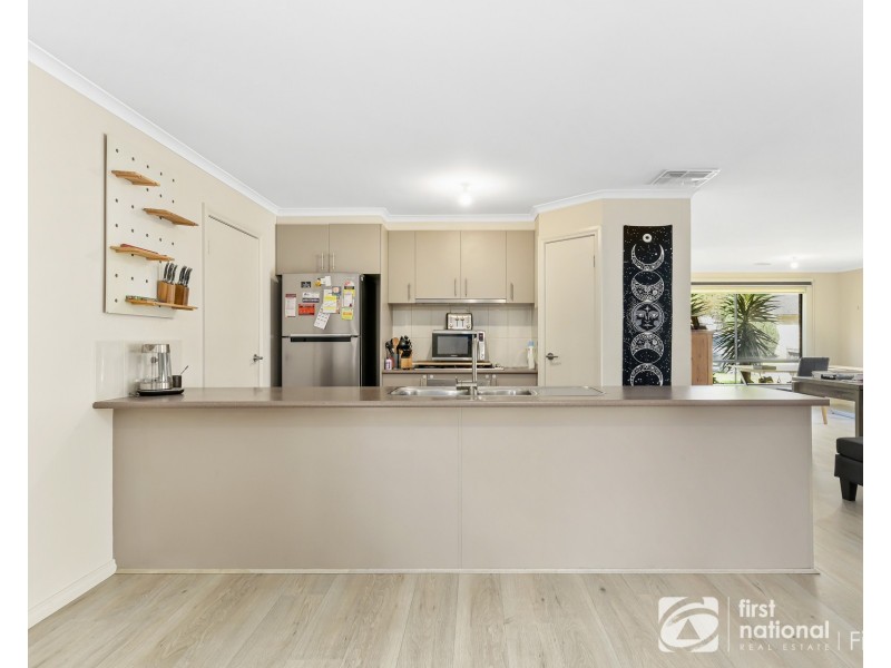 14 Thunderbolt Drive, Cranbourne East VIC 3977