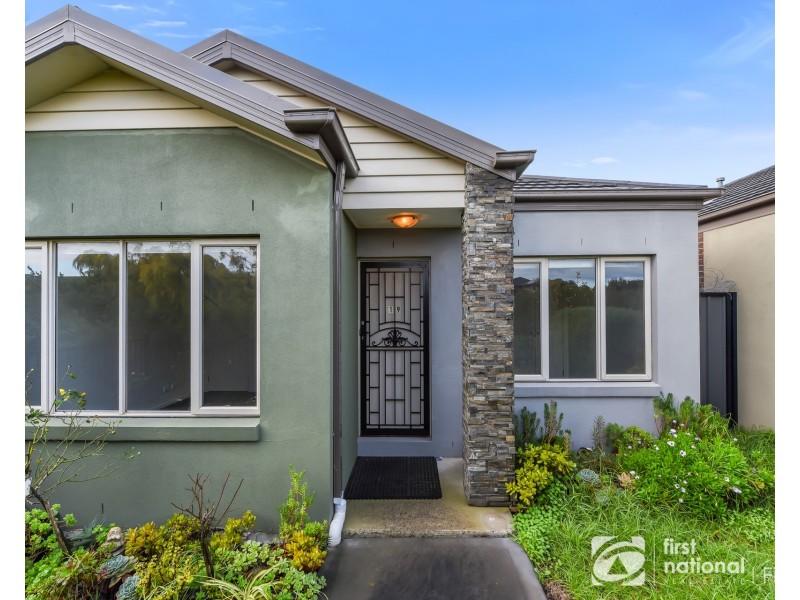 19 Comtois Lane, Clyde North VIC 3978