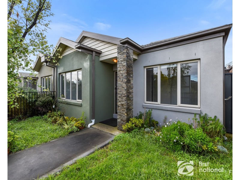 19 Comtois Lane, Clyde North VIC 3978