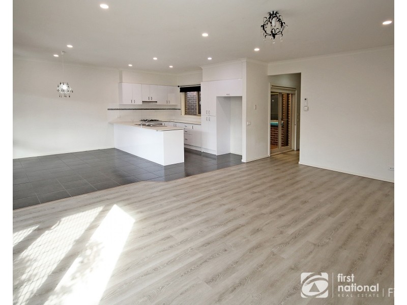 19 Comtois Lane, Clyde North VIC 3978