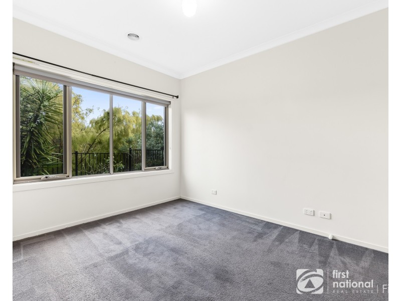 19 Comtois Lane, Clyde North VIC 3978