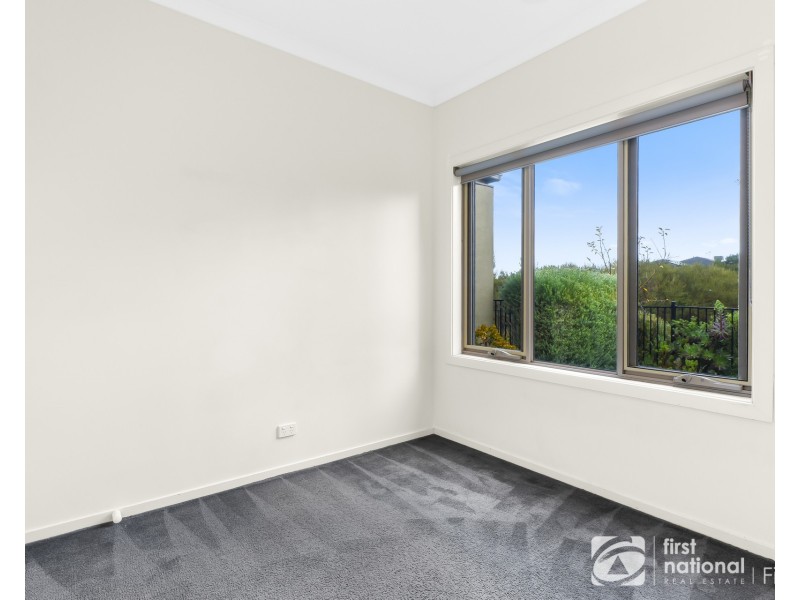 19 Comtois Lane, Clyde North VIC 3978