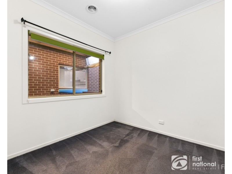 19 Comtois Lane, Clyde North VIC 3978