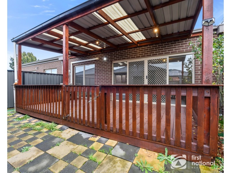 19 Comtois Lane, Clyde North VIC 3978