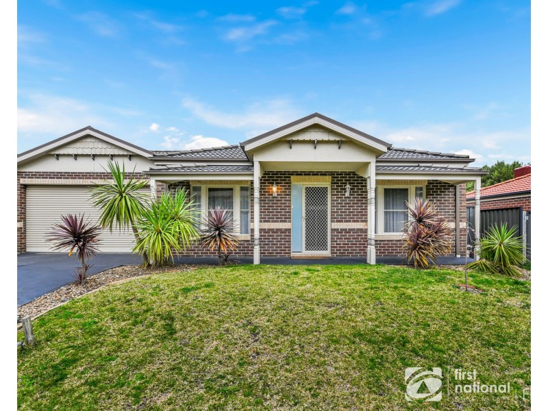 23 Carey Crescent, Pakenham VIC 3810