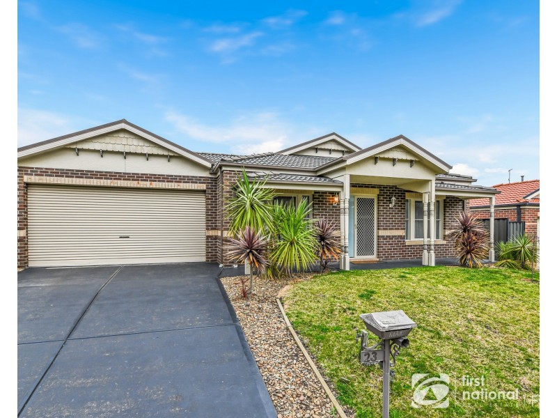 23 Carey Crescent, Pakenham VIC 3810