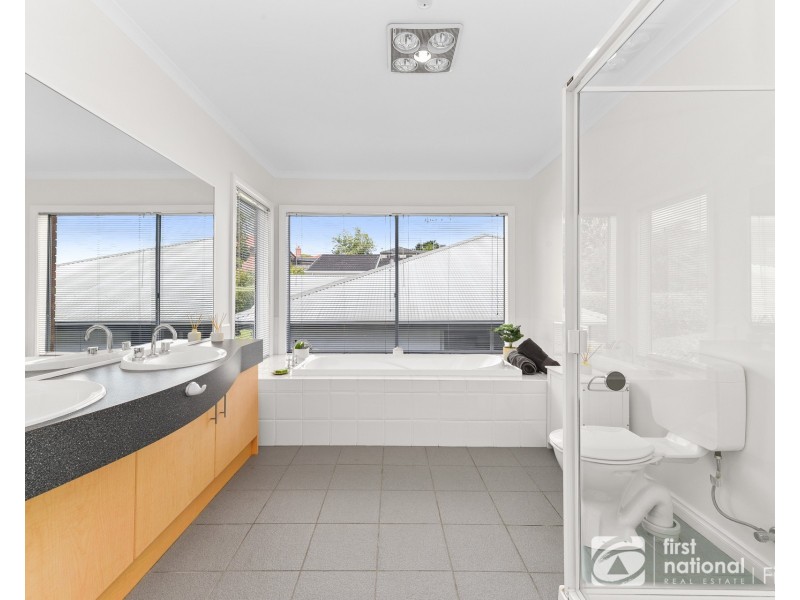 41 Lawrence Drive, Berwick VIC 3806