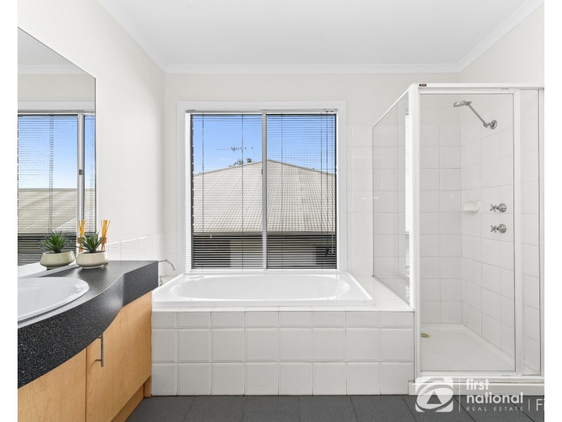 41 Lawrence Drive, Berwick VIC 3806