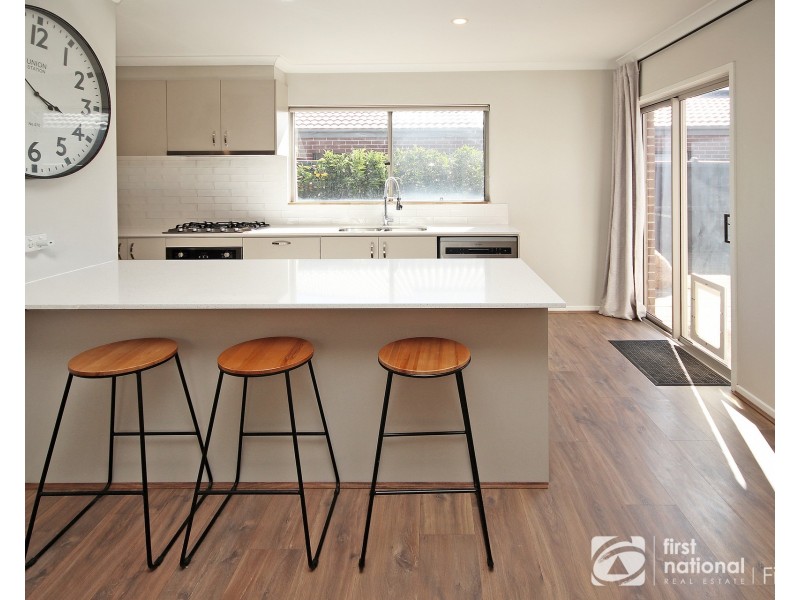 4 Scotland Circuit, Cranbourne West VIC 3977