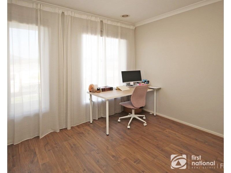 4 Scotland Circuit, Cranbourne West VIC 3977