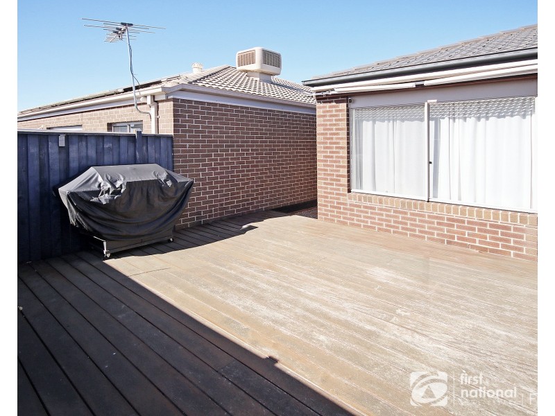4 Scotland Circuit, Cranbourne West VIC 3977