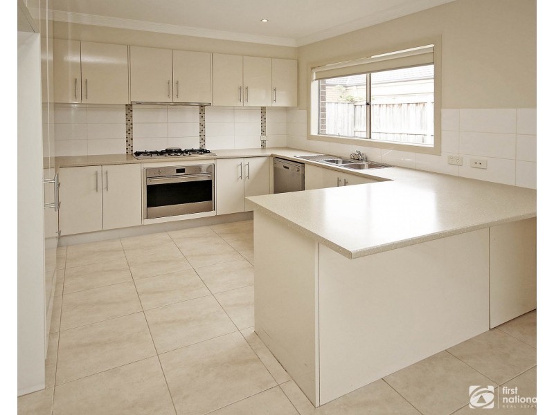 9 Hogan Street, Cranbourne East VIC 3977