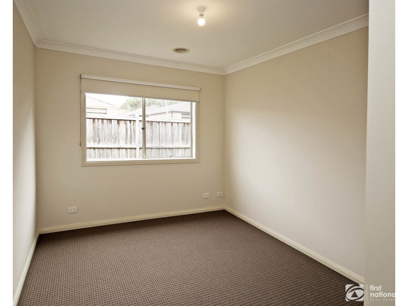 9 Hogan Street, Cranbourne East VIC 3977