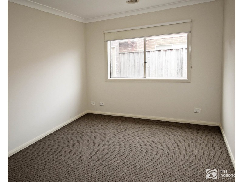 9 Hogan Street, Cranbourne East VIC 3977