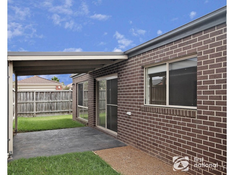 9 Hogan Street, Cranbourne East VIC 3977