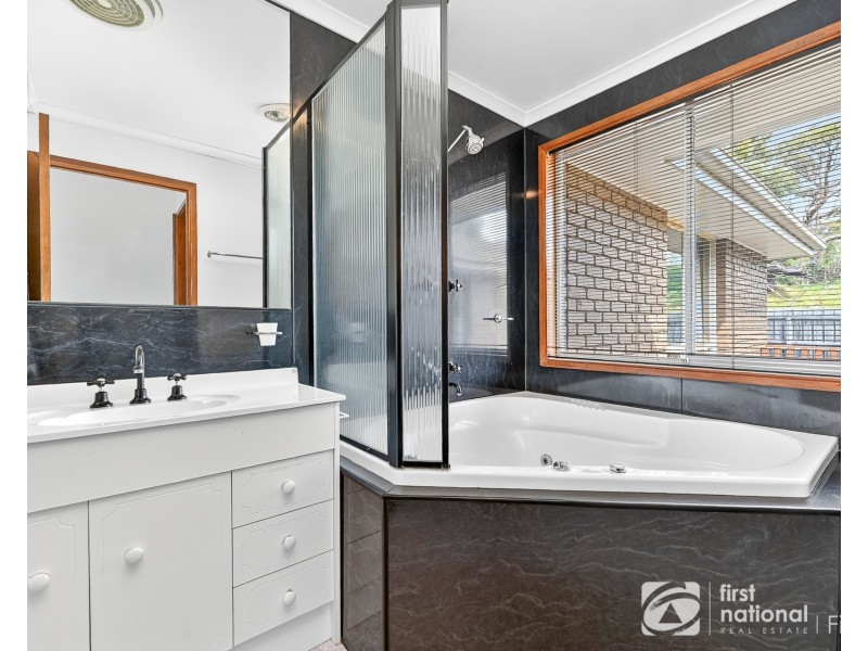 8 Dalray Court, Cranbourne VIC 3977