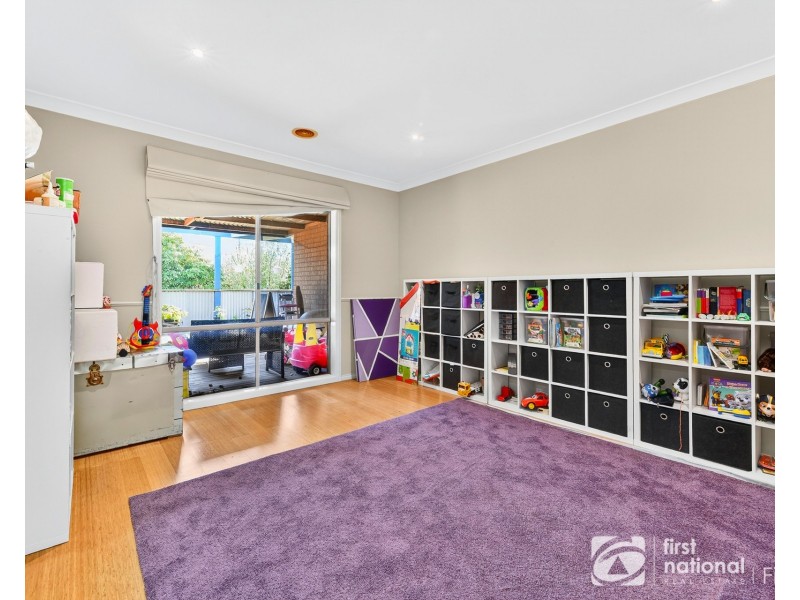6 Hilda Way, Cranbourne VIC 3977