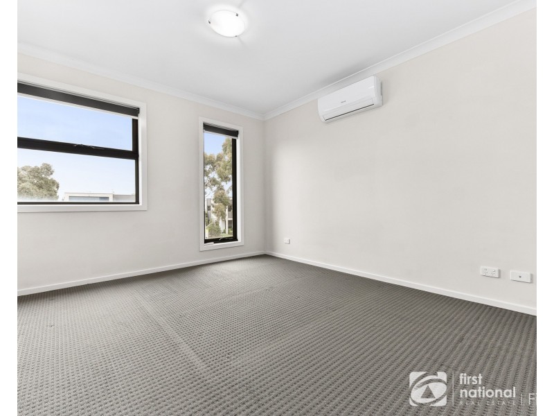 2 Parkhurst Drive, Cranbourne East VIC 3977