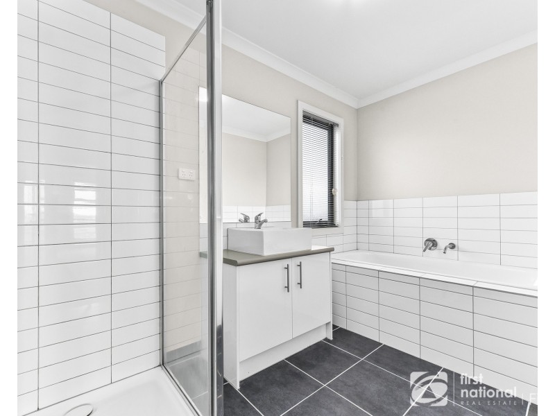 2 Parkhurst Drive, Cranbourne East VIC 3977
