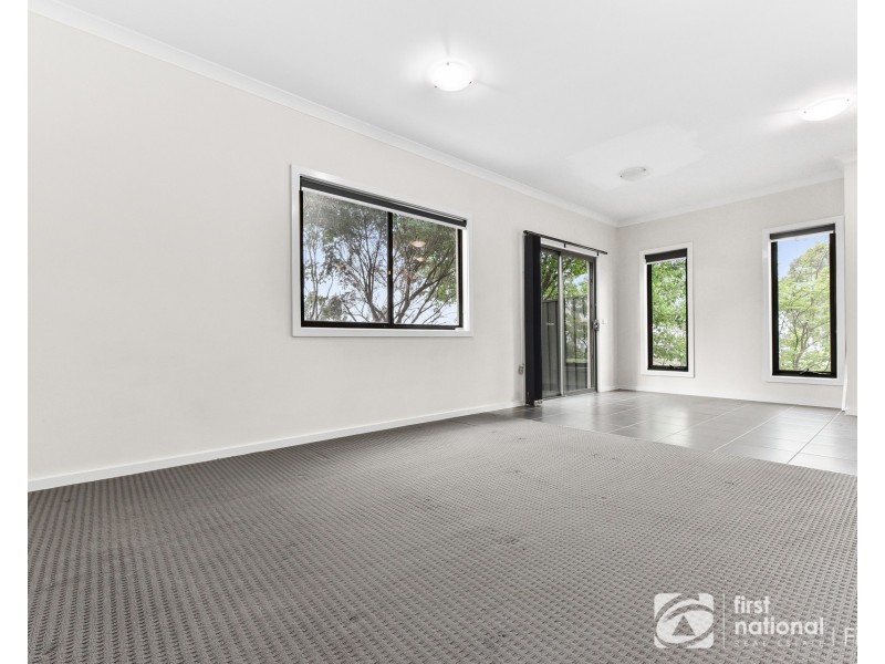 2 Parkhurst Drive, Cranbourne East VIC 3977