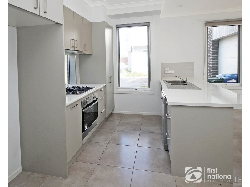 2/2 Mundaring Drive, Cranbourne VIC 3977