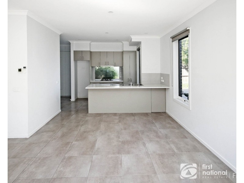 2/2 Mundaring Drive, Cranbourne VIC 3977