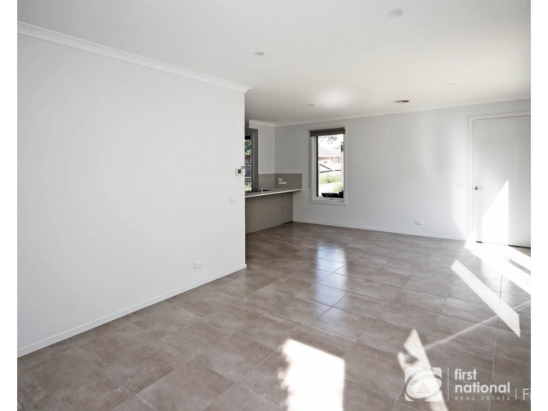 2/2 Mundaring Drive, Cranbourne VIC 3977