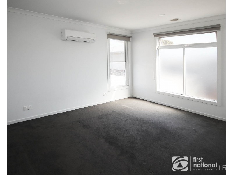 2/2 Mundaring Drive, Cranbourne VIC 3977