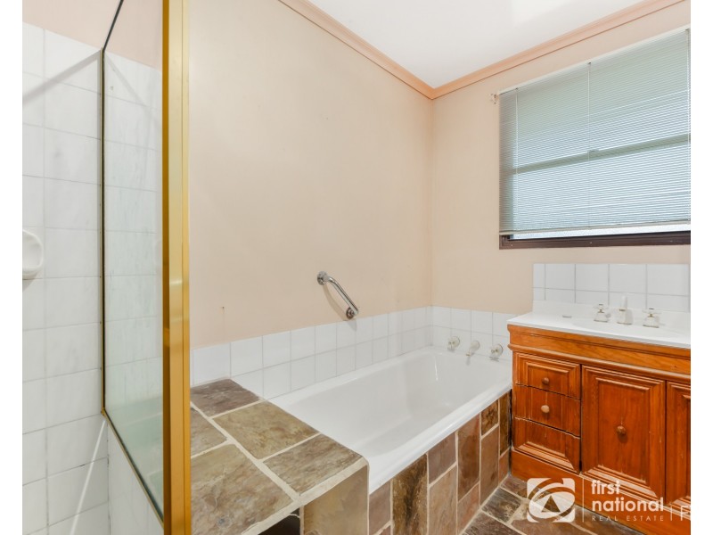 5 Kurt Place, Cranbourne VIC 3977