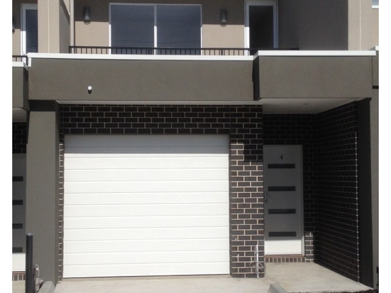 4/14-15 Hazelmere Avenue, Cranbourne West VIC 3977