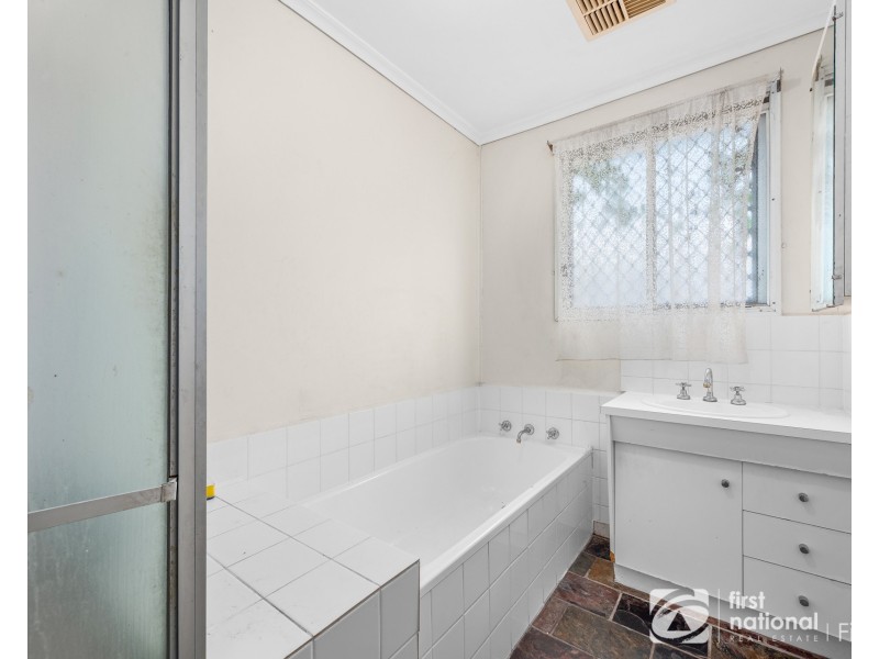 19 Fairbairn Road, Cranbourne VIC 3977