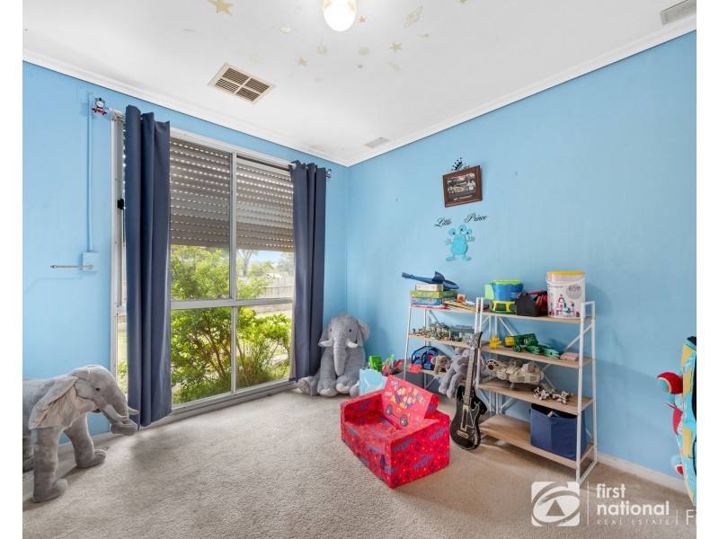 19 Fairbairn Road, Cranbourne VIC 3977