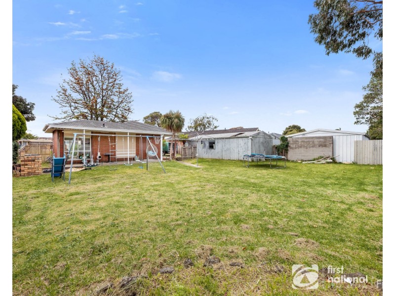 19 Fairbairn Road, Cranbourne VIC 3977