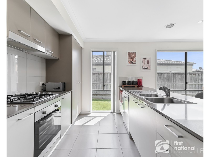 35 Campaspe Street, Clyde North VIC 3978