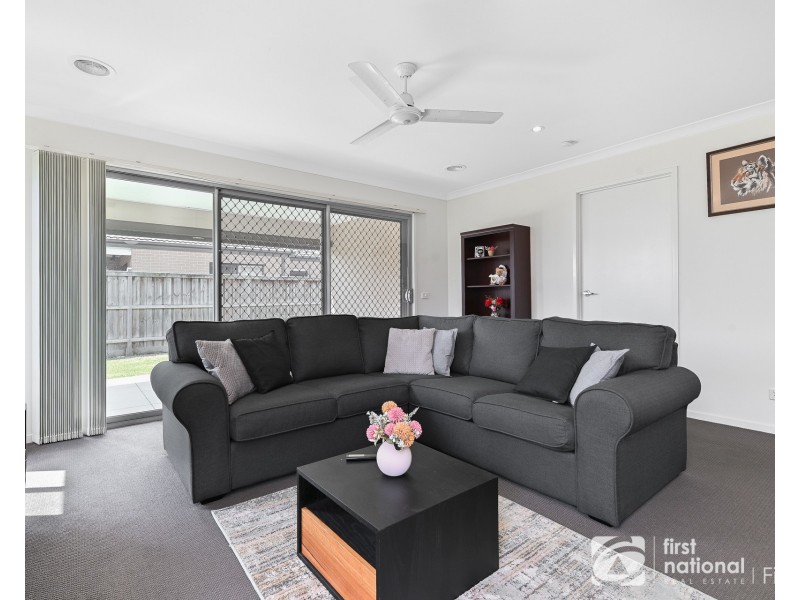 35 Campaspe Street, Clyde North VIC 3978