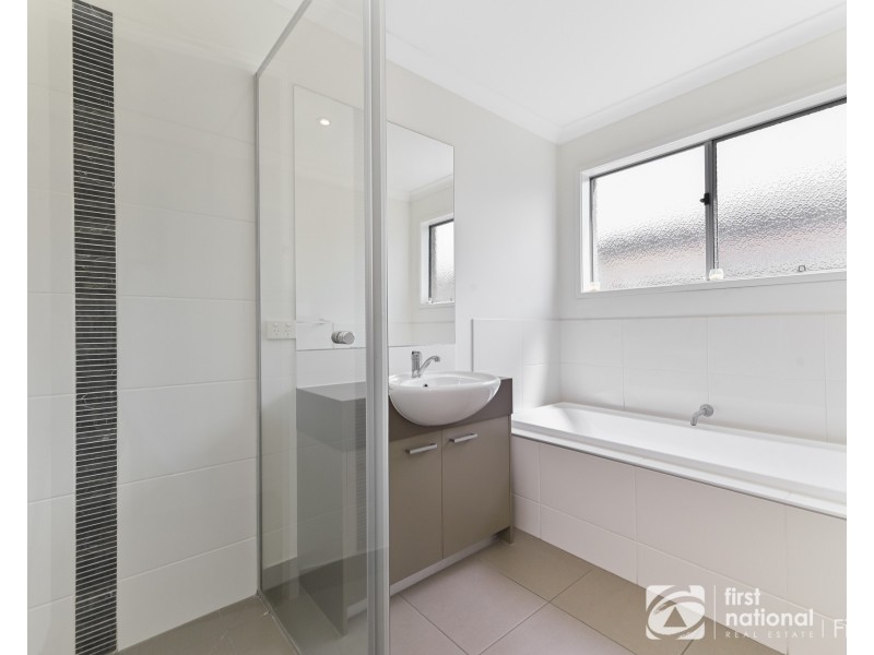 35 Campaspe Street, Clyde North VIC 3978