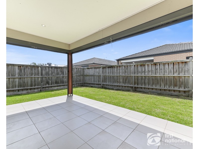 35 Campaspe Street, Clyde North VIC 3978