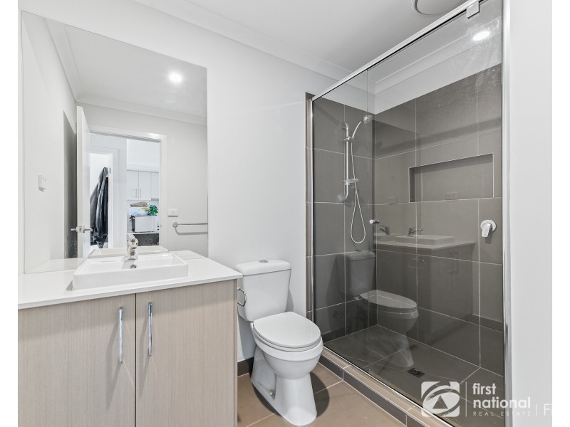 5 Daphne Walk, Clyde VIC 3978