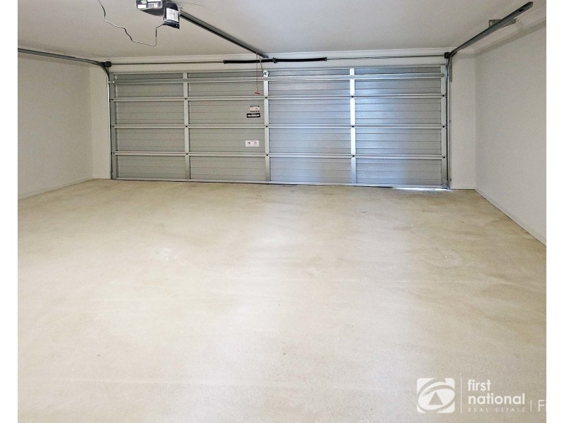 5 Daphne Walk, Clyde VIC 3978